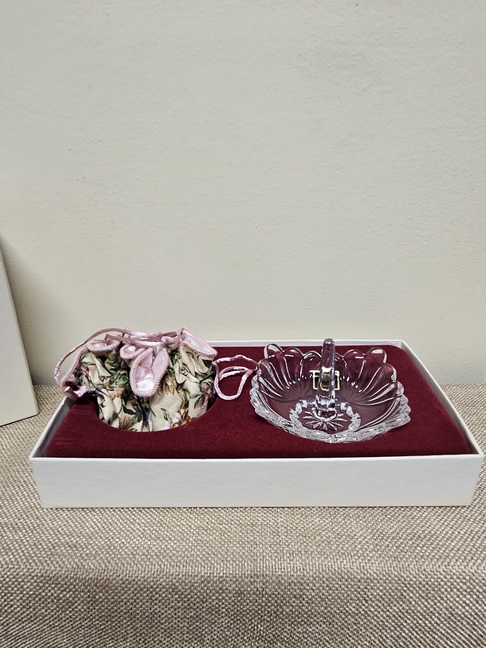 Oneida Juilliard Ring Holder & Jewelry Pouch Set
